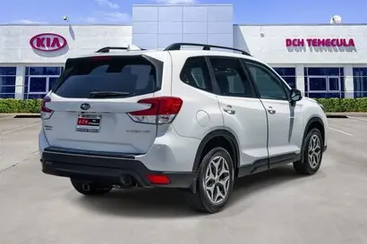 2021 Subaru Forester Premium photo 4