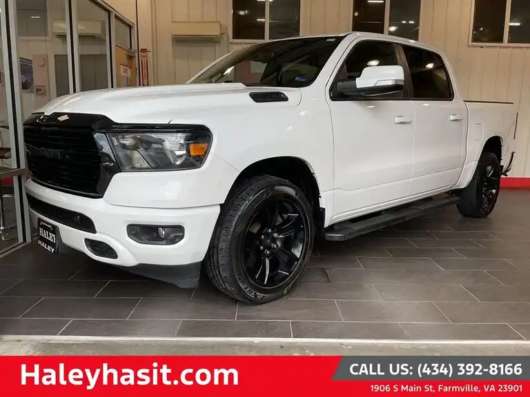 2020 RAM 1500 Big Horn/Lone Star 4x4 Crew Cab 5'7's photo