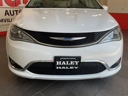 2018 Chrysler Pacifica Touring L photo 3