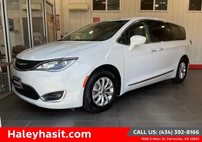 2018 Chrysler Pacifica Touring L's photo