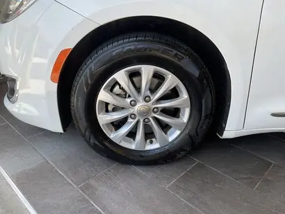 2018 Chrysler Pacifica Touring L photo 4