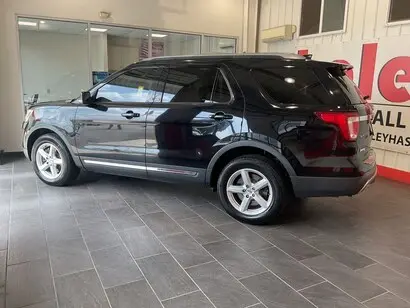 2017 Ford Explorer XLT 4WD photo 5