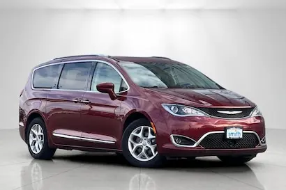 2020 Chrysler Pacifica Touring L Plus photo 2