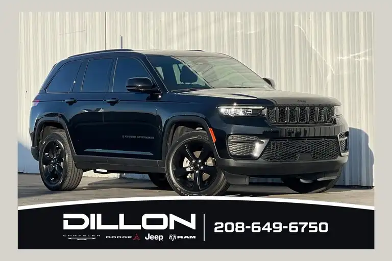 2023 Jeep Grand Cherokee Altitude 4WD's photo