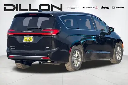 2026 Chrysler Pacifica Select AWD photo 3