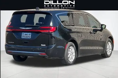 2025 Chrysler Pacifica Select photo 4