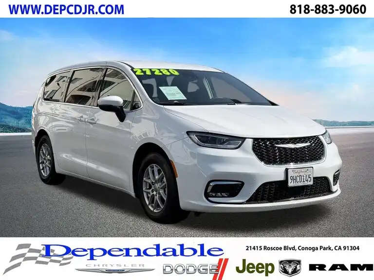 2023 Chrysler Pacifica Touring L's photo