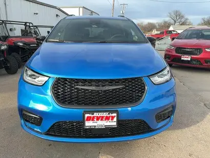 2026 Chrysler Pacifica Select AWD photo 3