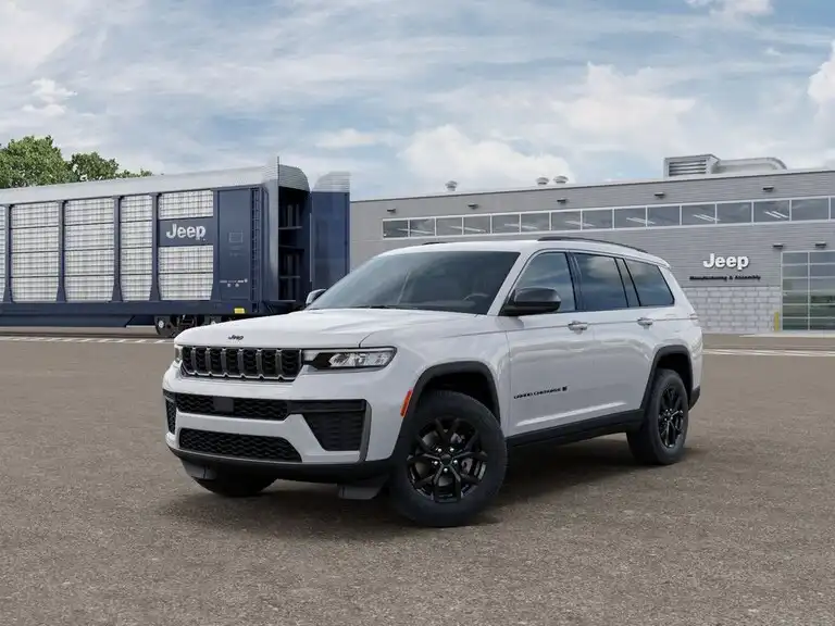 2026 Jeep Grand Cherokee L Laredo Altitude 4x4's photo