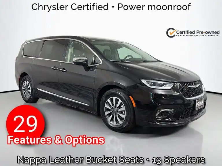 2023 Chrysler Pacifica Hybrid Limited Hybrid's photo