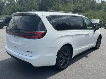 2025 Chrysler Pacifica Limited photo 5