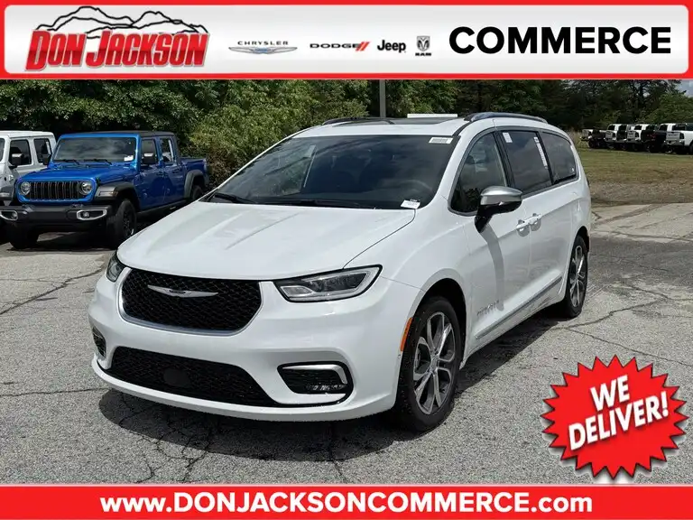 2026 Chrysler Pacifica Pinnacle's photo