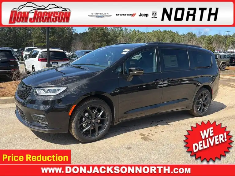 2026 Chrysler Pacifica Select's photo