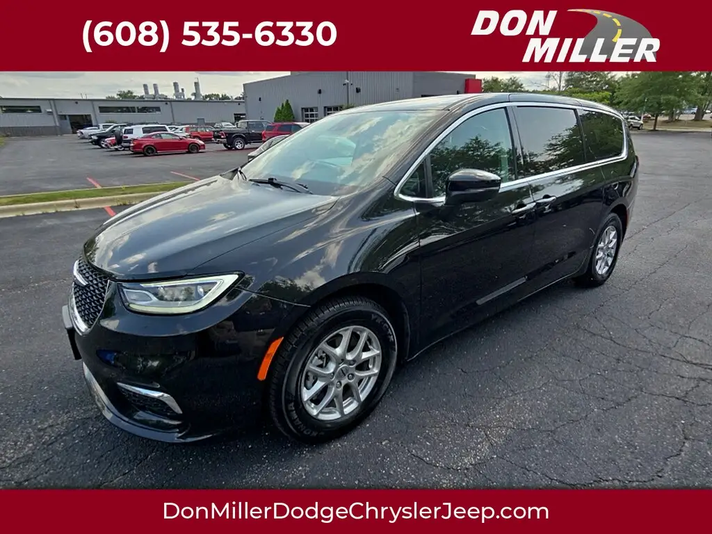 2023 Chrysler Pacifica Touring L photo 1