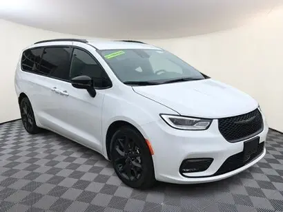 2026 Chrysler Pacifica Select photo 4