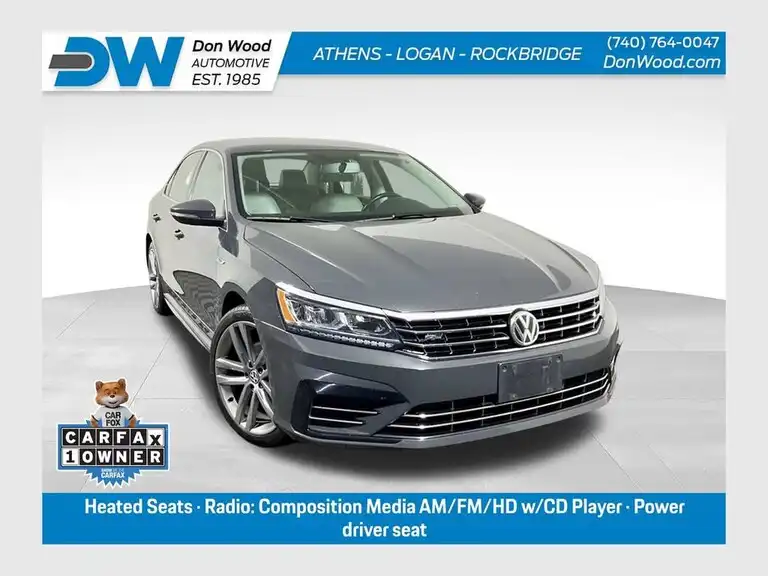 2017 Volkswagen Passat 1.8T R-Line with Comfort Package. Auto's photo