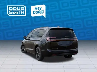 2026 Chrysler Pacifica Select AWD photo 3