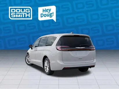 2026 Chrysler Pacifica Select AWD photo 3
