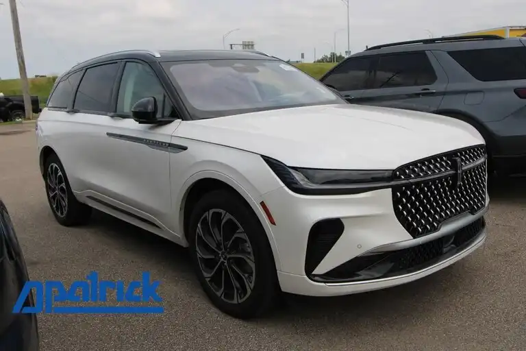 2025 Lincoln Nautilus Reserve AWD's photo