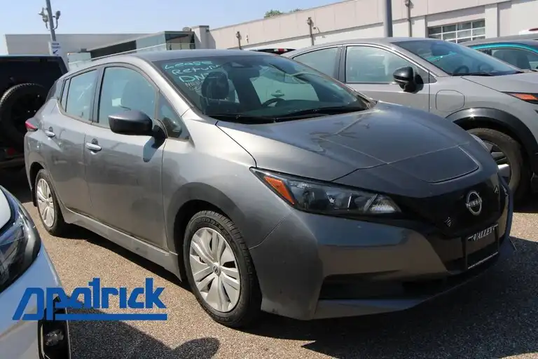 2025 Nissan Leaf S's photo