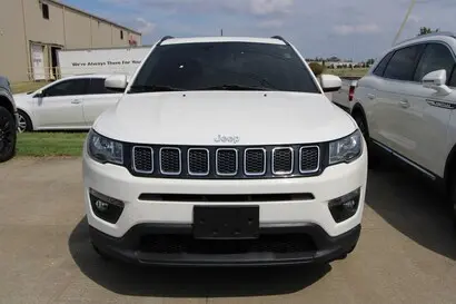 2017 Jeep Compass Latitude photo 2