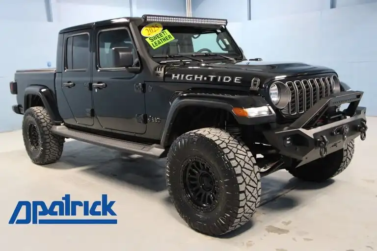 2025 Jeep Gladiator High Tide Auto's photo
