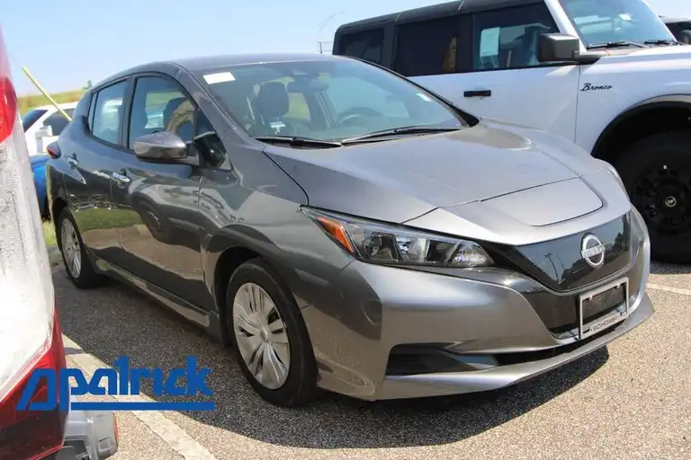 2025 Nissan Leaf S's photo