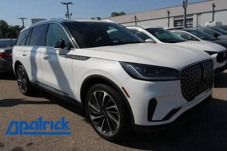 2025 Lincoln Aviator Reserve AWD's photo