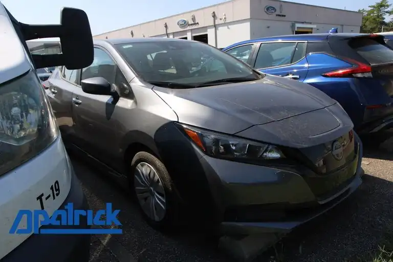 2025 Nissan Leaf S's photo