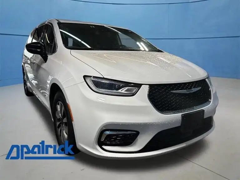 2024 Chrysler Pacifica Hybrid Select PHEV's photo