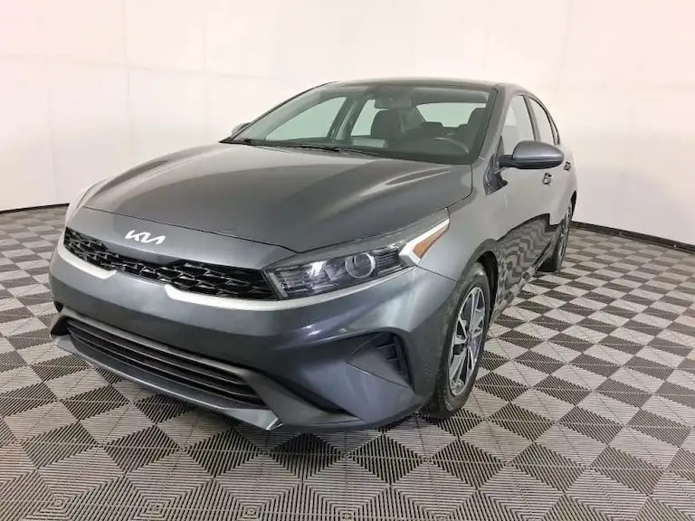 2023 Kia Forte LXS AT's photo
