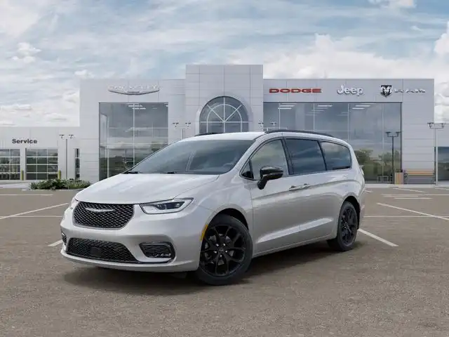 2026 Chrysler Pacifica Select's photo
