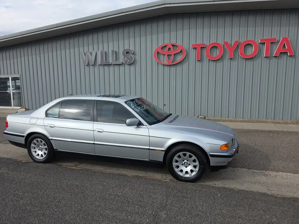 2000 BMW 7 Series 740iL photo 1