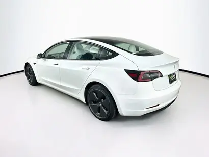 2022 Tesla Model 3 Standard Range Plus photo 5