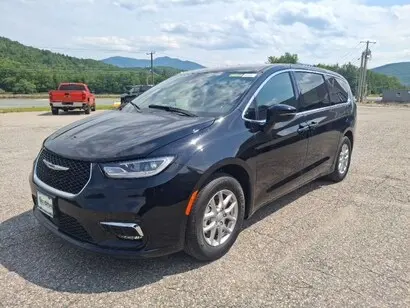 2026 Chrysler Pacifica Select photo 3