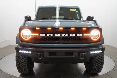 2021 Ford Bronco First Edition 4WD Advanced photo 2