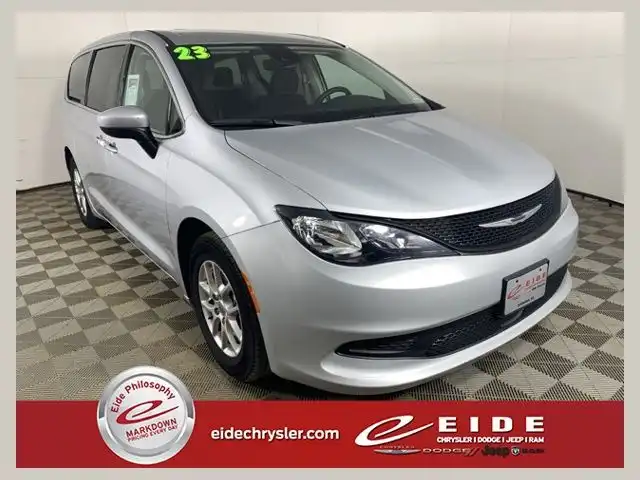 2023 Chrysler Voyager LX's photo