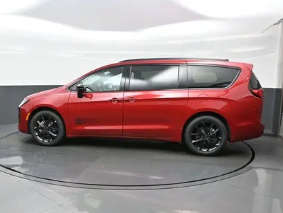 2027 Chrysler Pacifica Select photo 4