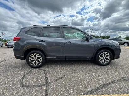 2021 Subaru Forester Premium photo 4