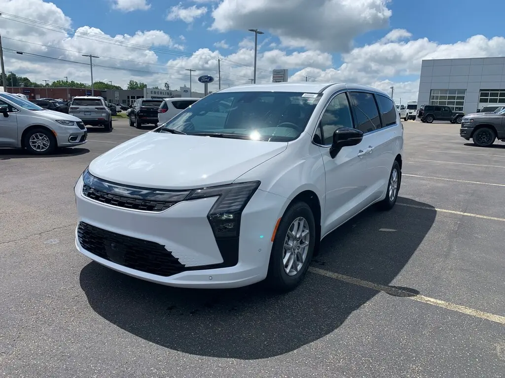 2027 Chrysler Pacifica Select photo 1
