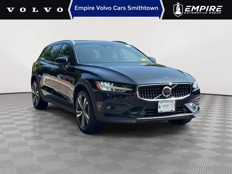 2024 Volvo V60 Cross Country B5 Plus AWD's photo