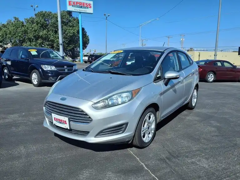 2016 Ford Fiesta SE Sedan's photo