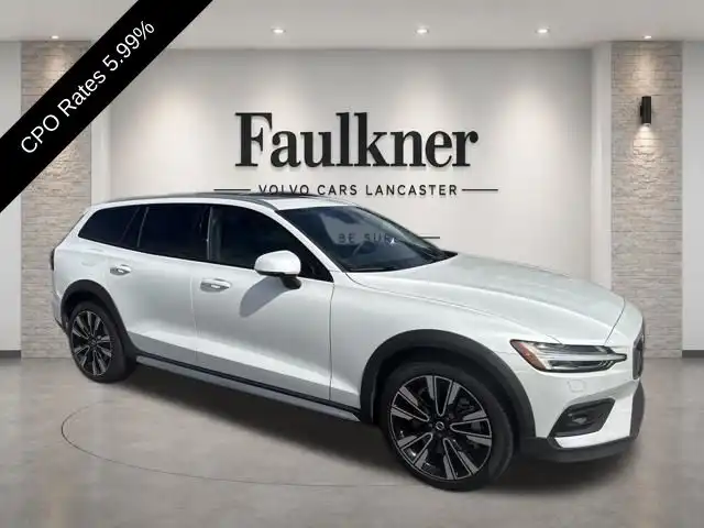 2025 Volvo V60 Cross Country B5 Ultra AWD's photo
