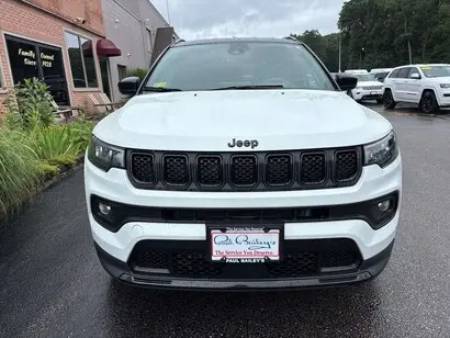 2023 Jeep Compass Altitude 4X4 photo 2