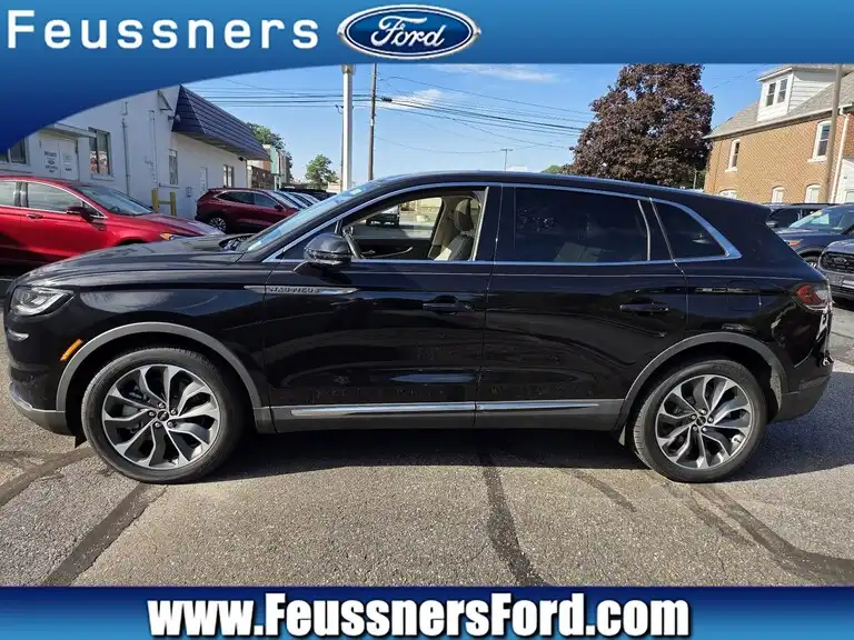 2023 Lincoln Nautilus Reserve AWD's photo