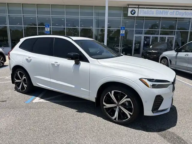 2024 Volvo XC60 B5 Ultimate Dark Theme AWD's photo