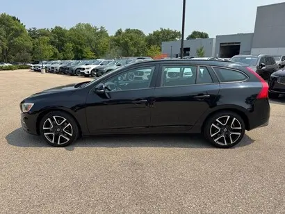 2018 Volvo V60 T5 Dynamic AWD photo 2