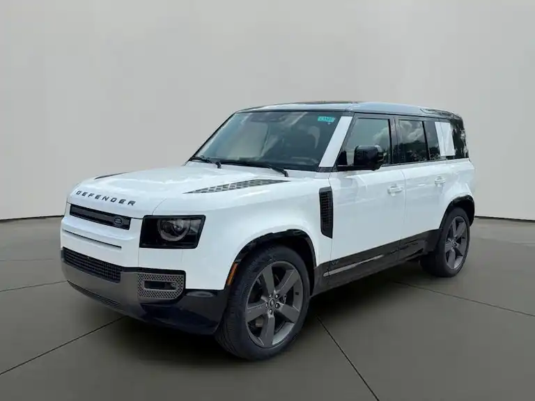 2025 Land Rover Defender 110 V8 P525's photo