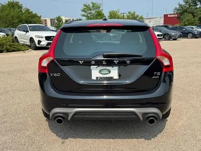 2018 Volvo V60 T5 Dynamic AWD photo 3
