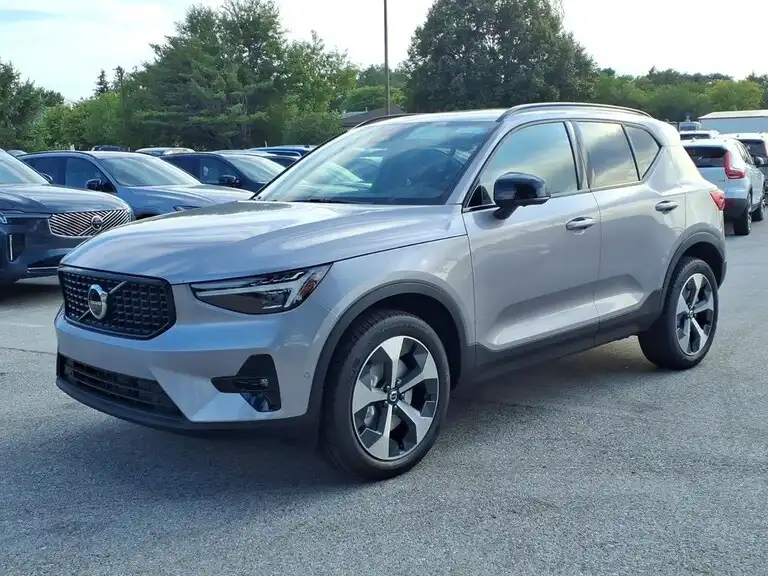 2026 Volvo XC40 B5 Plus Dark AWD's photo